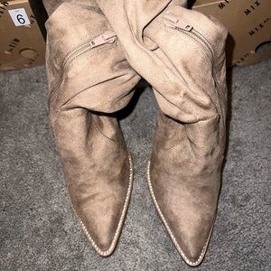 Heeled boots